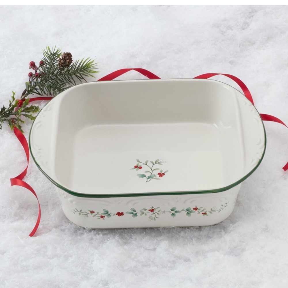 New in Box Pfaltzgraff Holiday baking dish